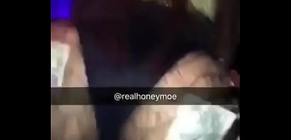  Honeymoe twerking in club one